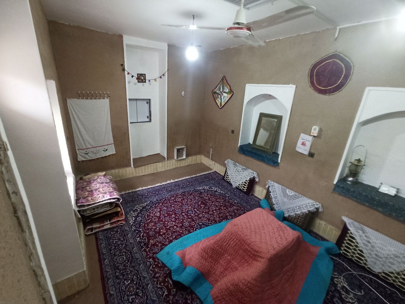 بوم گردی سنتی وارُن - واحد شاهنشین - اتاقشاهنشین