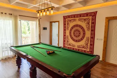 ویلا سه خوابه استخردار آبگرم عمارت مادر