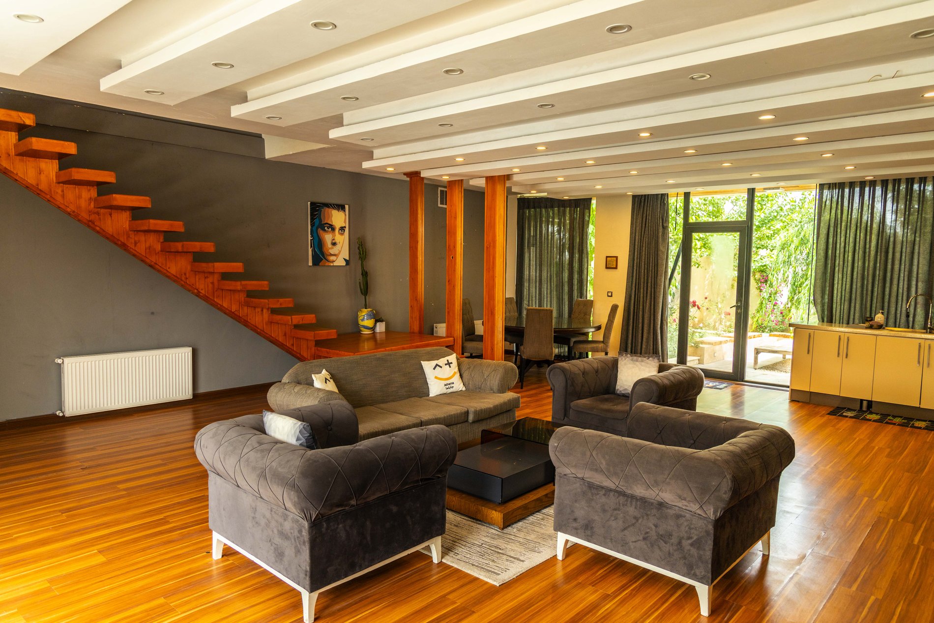 سه خوابه استخردار آبگرم چهارفصل چهارباغ