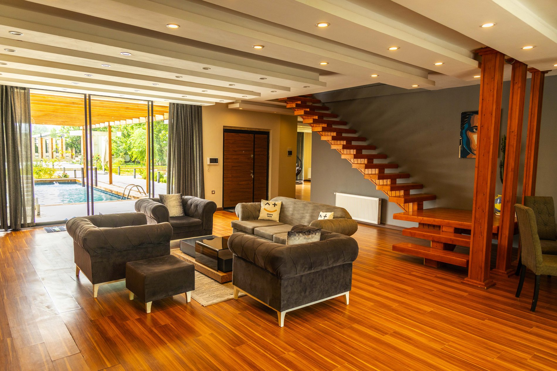 سه خوابه استخردار آبگرم چهارفصل چهارباغ