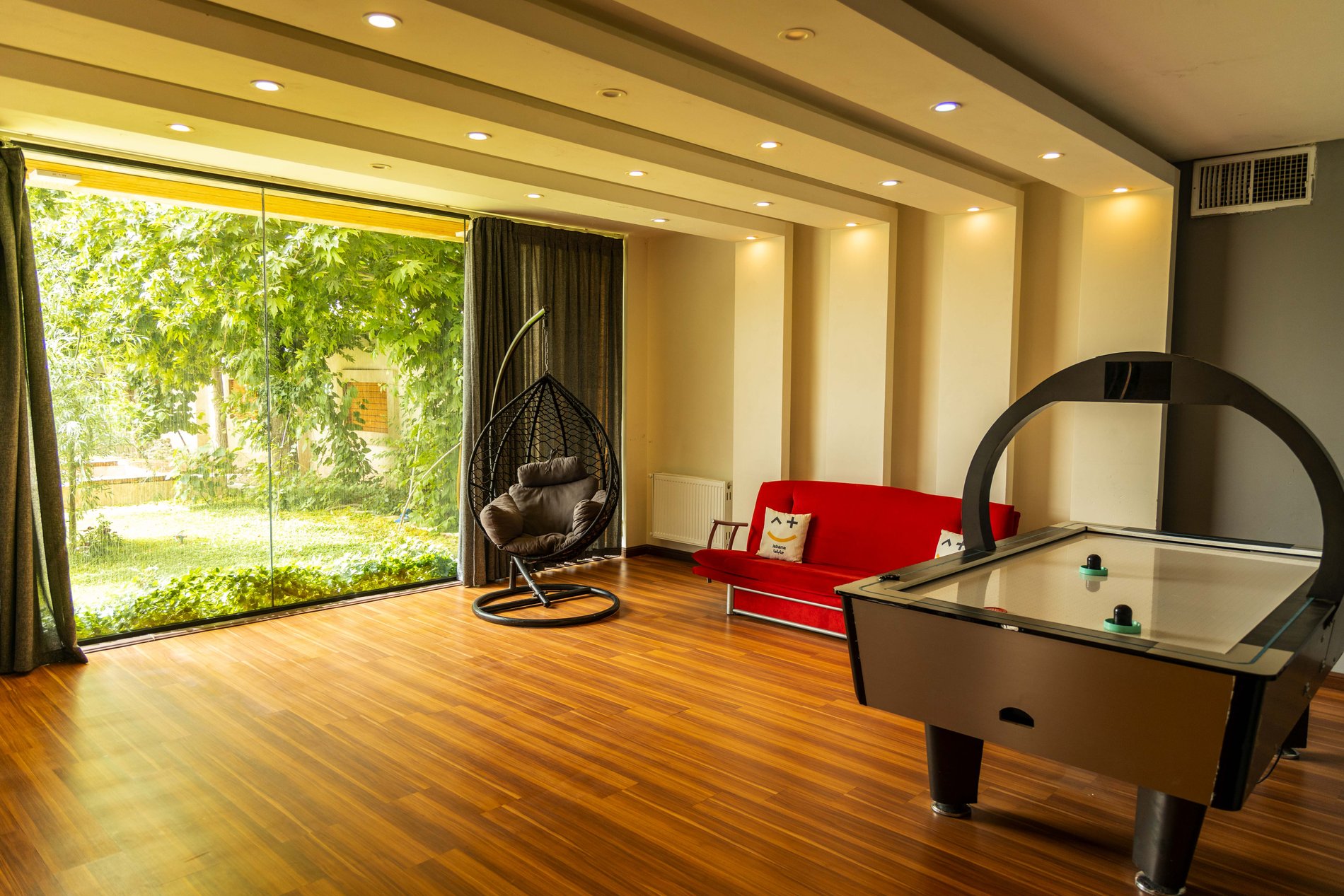 سه خوابه استخردار آبگرم چهارفصل چهارباغ