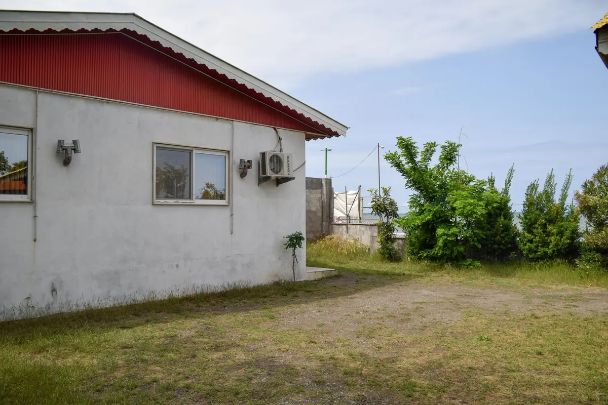 ویلا یک خوابه ساحلی آرش واحد 6 -   نمای بیرون ویلا که مشرف به دریا هست