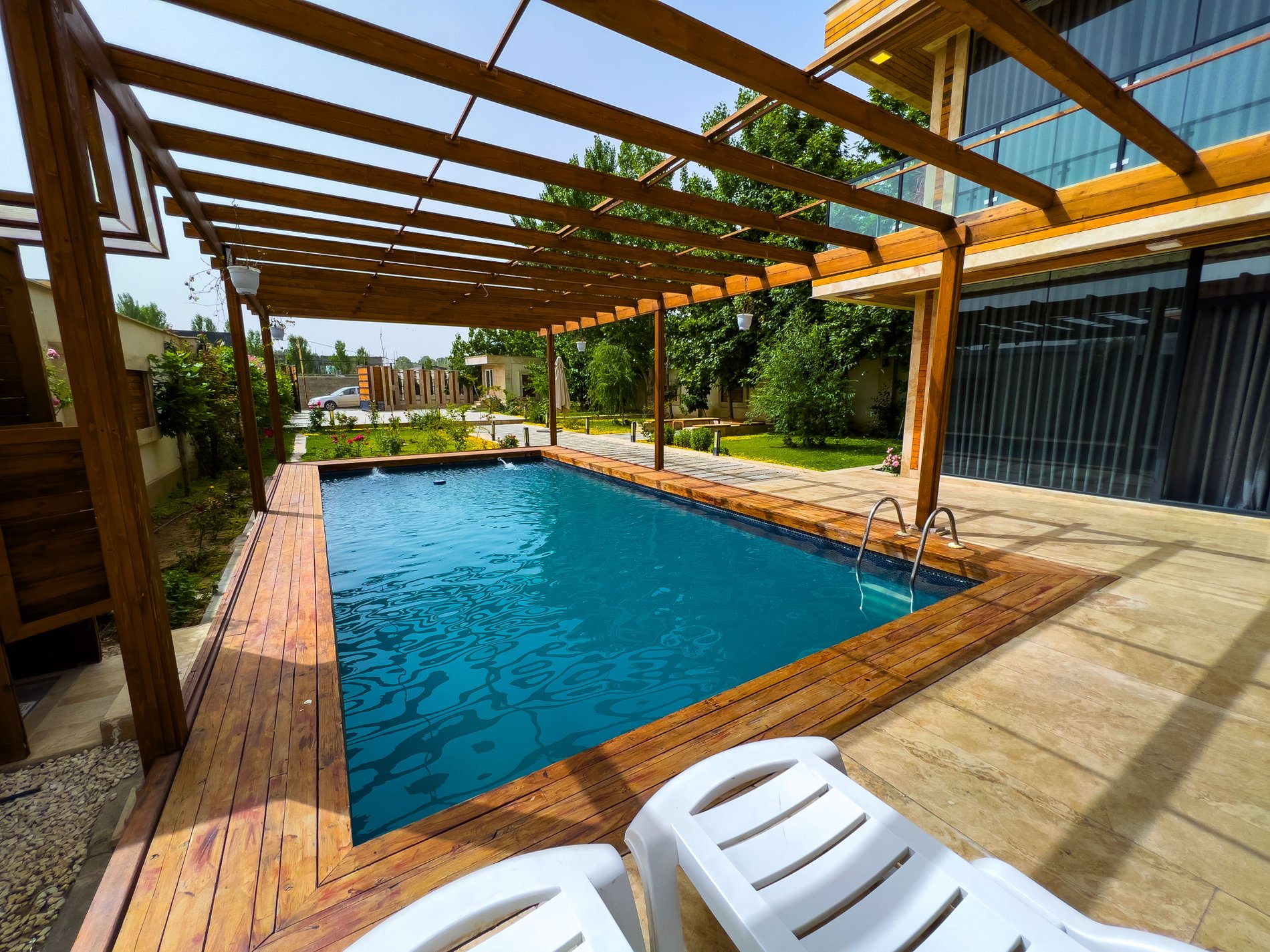 سه خوابه استخردار آبگرم چهارفصل چهارباغ