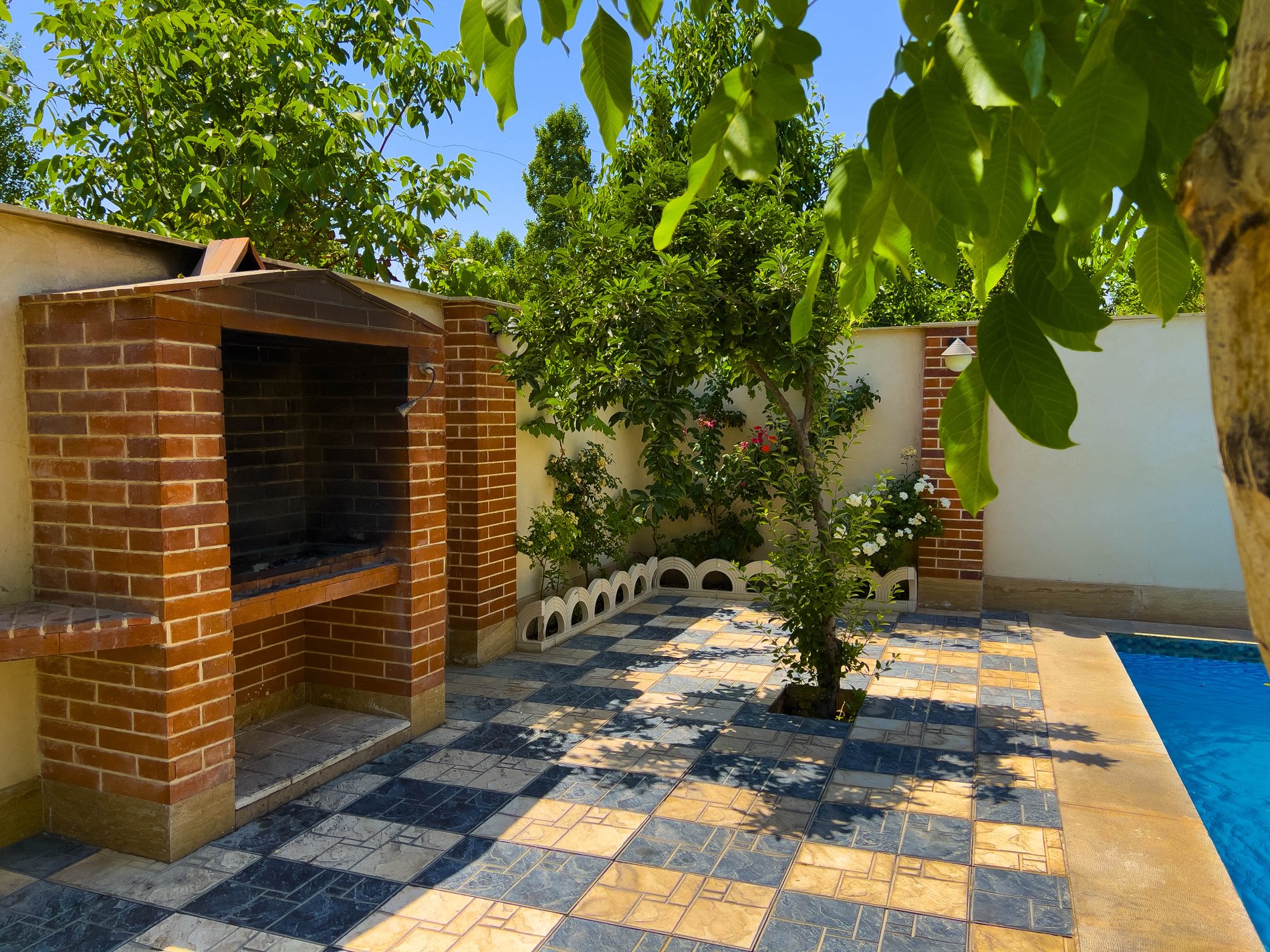 دوخوابه استخر بهارک