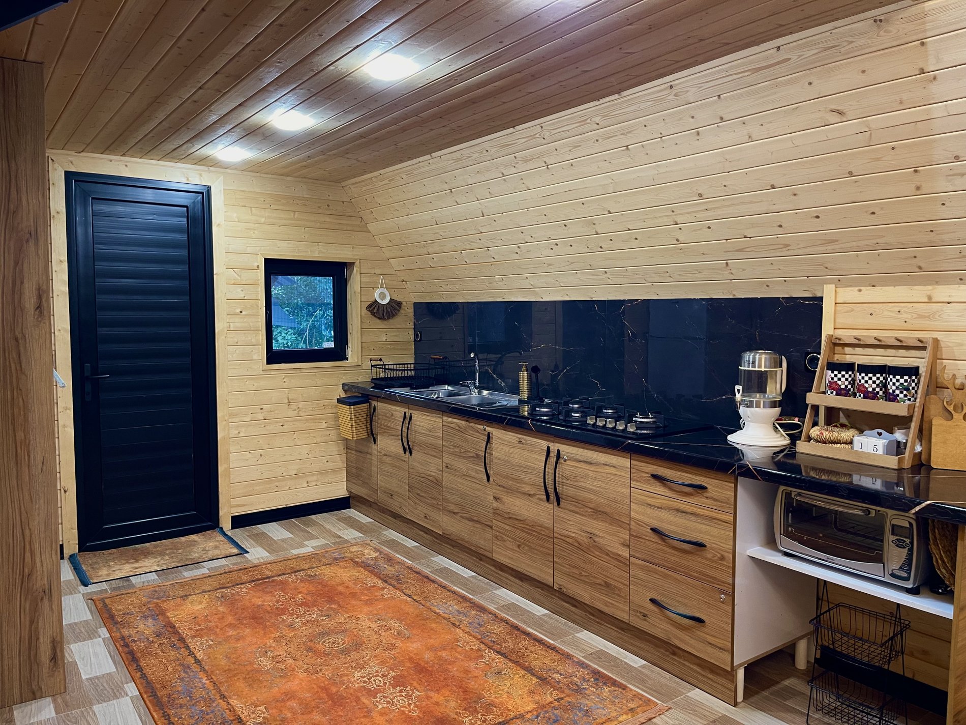 کلبه دوخوابه سوئیسی تی ته