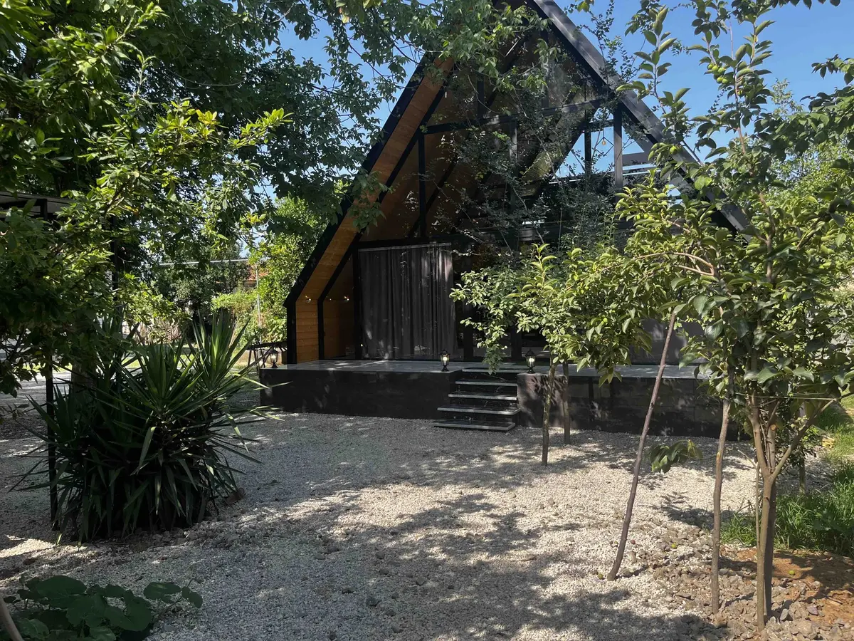 کلبه کلبه سوئیسی آنا - انتخاب عنوان تصویر