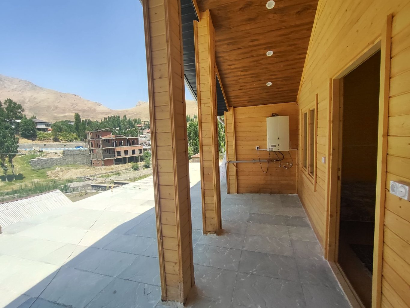 کلبه یک خوابه دشت شقایق های لار