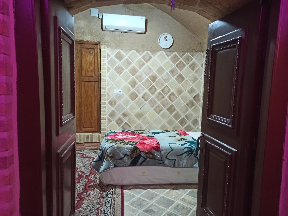 شاخه نبات - واحد ۴ زیرزمین