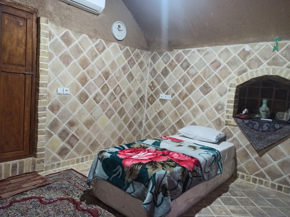 شاخه نبات - واحد ۴ زیرزمین