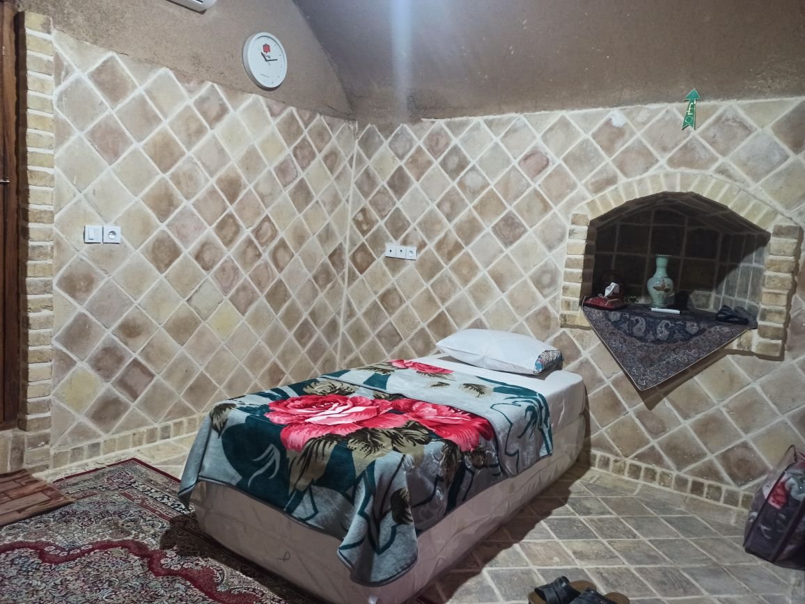 شاخه نبات - واحد ۴ زیرزمین