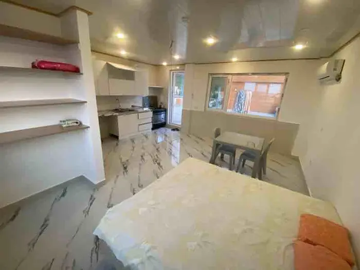 سوئیت فلت شاه نشین شرقی - انتخاب عنوان تصویر