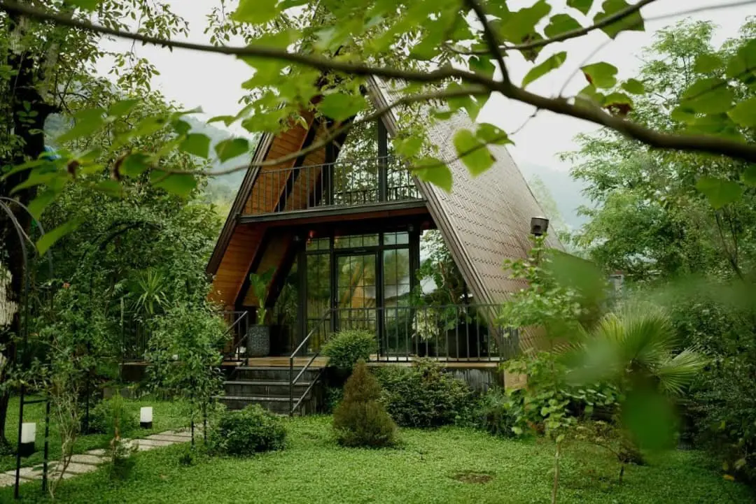 کلبه دوخوابه سوئیسی جکوزی دار هوم ماهورا