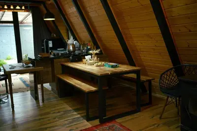 کلبه دوخوابه سوئیسی جکوزی دار هوم ماهورا