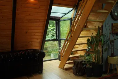 کلبه دوخوابه سوئیسی جکوزی دار هوم ماهورا