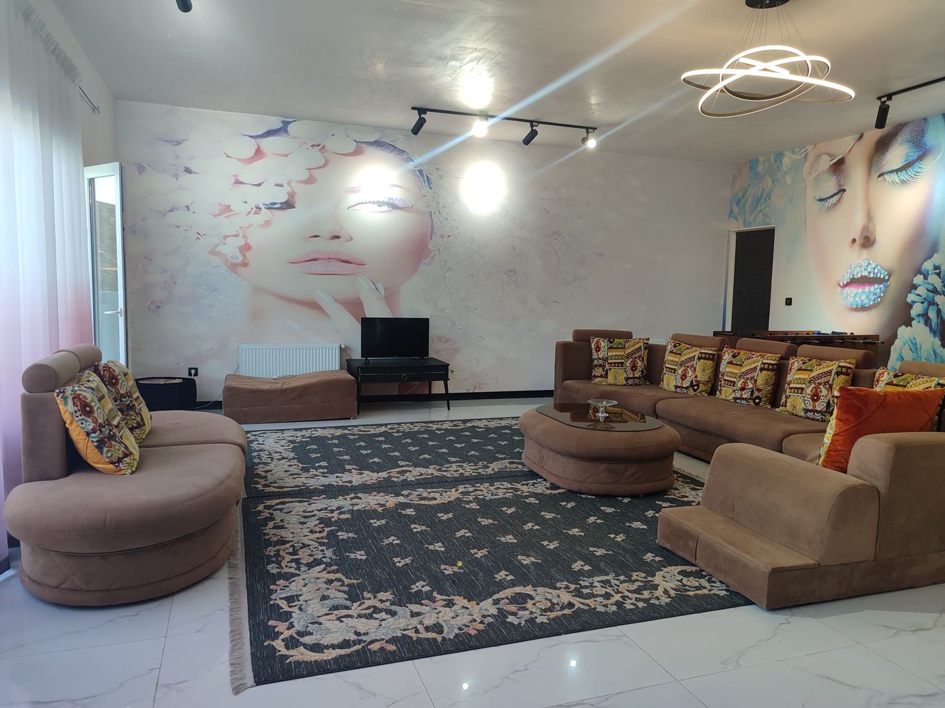 دوخوابه استخر آبگرم خورشید