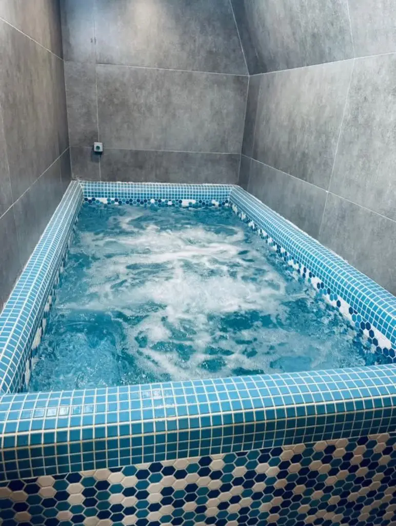 کلبه دوخوابه جکوزی دار سبحان ۱