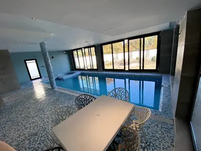 ویلا سه خوابه استخردار آبگرم عمارت کارو