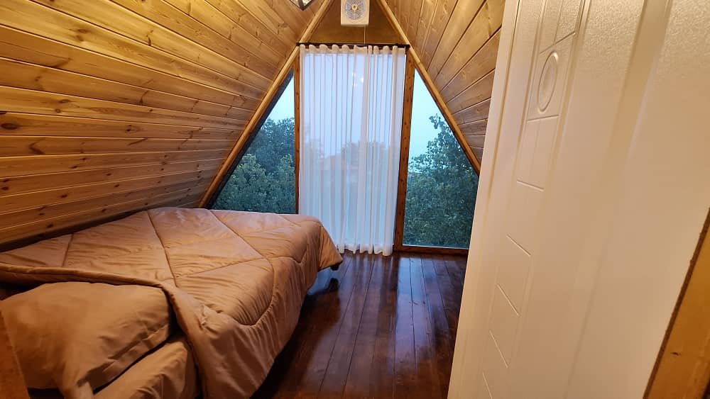 کلبه دوخوابه سوئیسی جکوزی دار دوهزار باروما