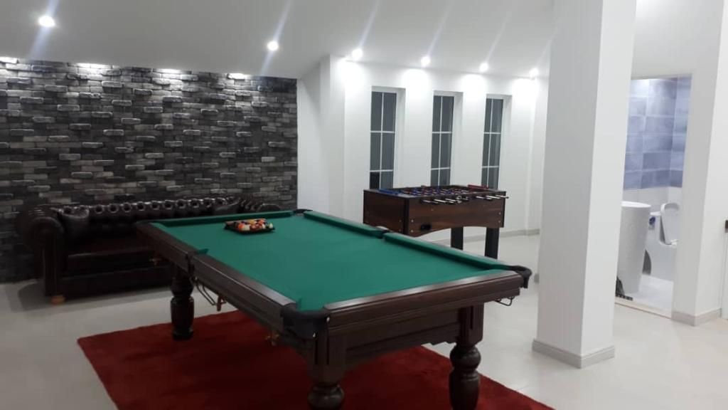 ویلا سه خواب استخردار آبگرم سفید