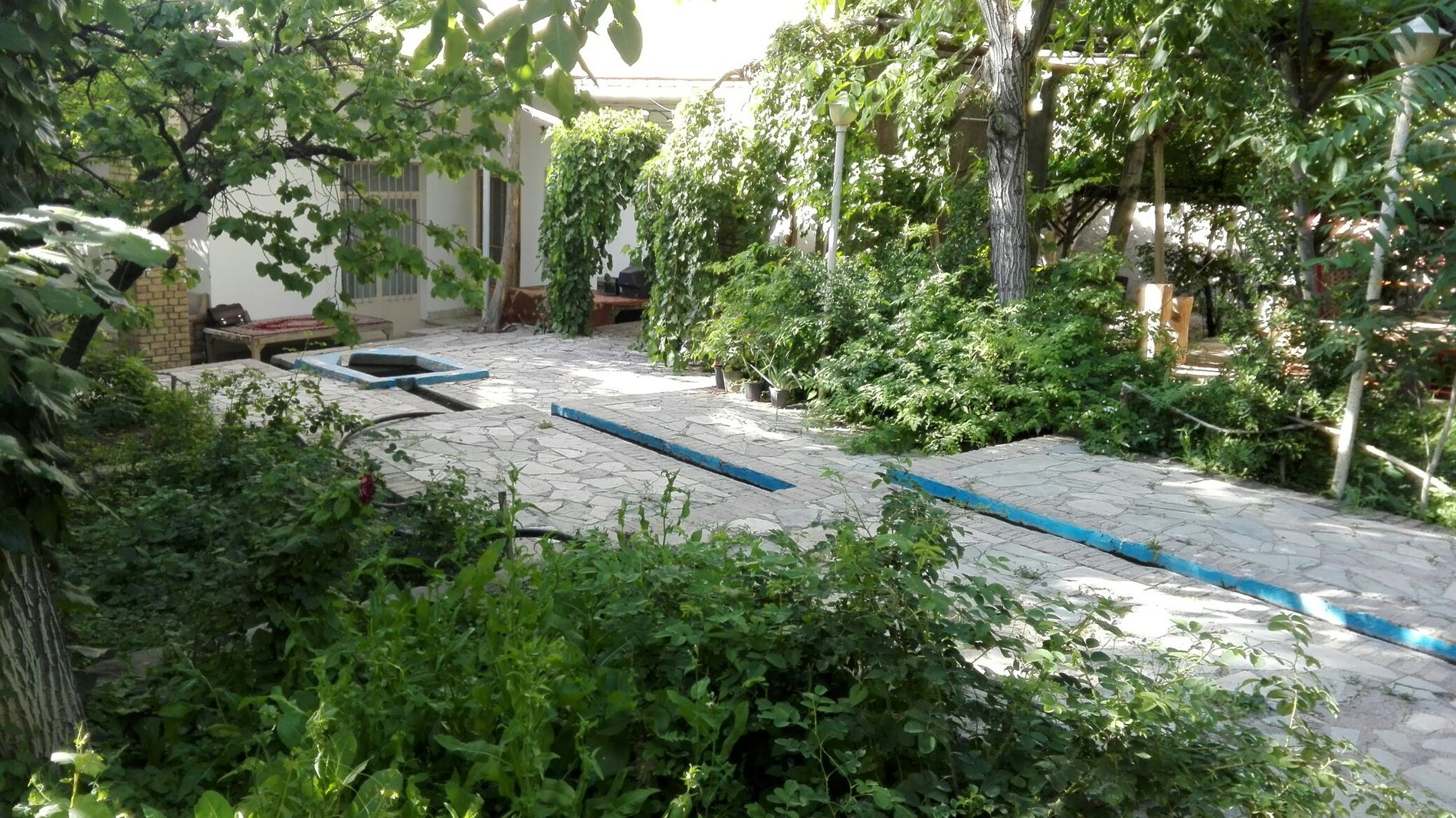 سوئیت خانه باغ کیهان - واحد دو - نمای دور واحد دو