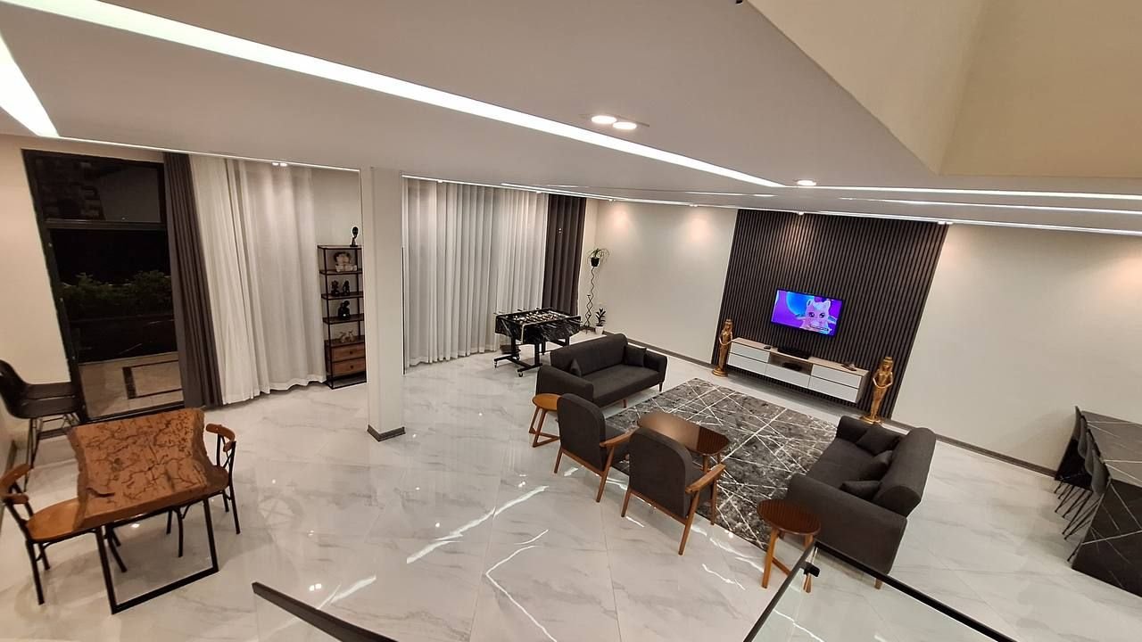 ویلا چهارخوابه استخردار آبگرم شارمین - فضای داخلی بزرگ جهت برگزاری مهمانی و مراسم