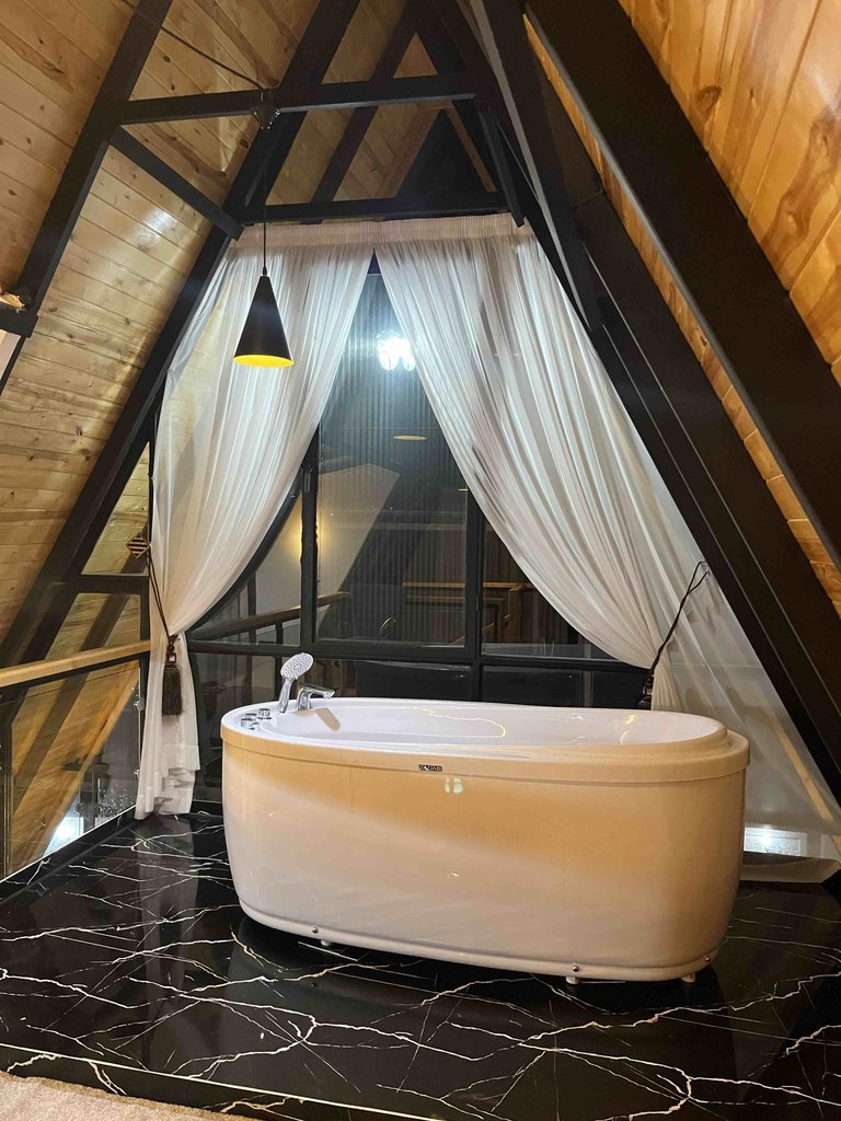 ویلا دوخوابه سوئیسی استخردار آبگرم نیرا