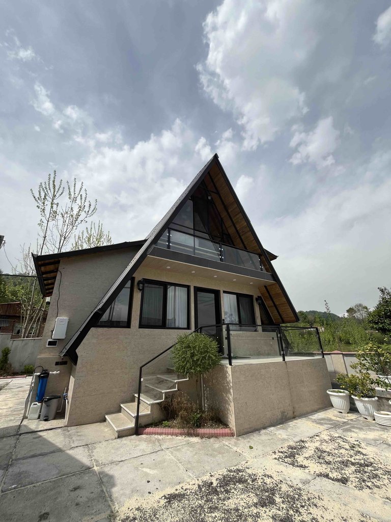 ویلا دوخوابه سوئیسی استخردار آبگرم نیرا