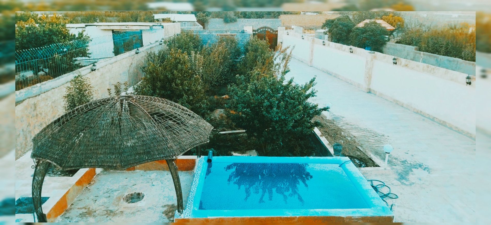 ویلا یک خوابه شاهنامه 76 - باغ ویلا  تمیز داری فضای سبز آتش کده نور پردازی و....