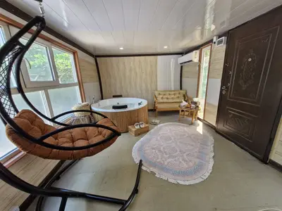 کلبه یک خوابه جکوزی دار هابیت