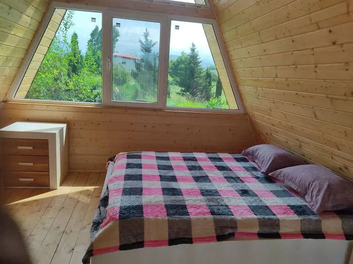 ویلا دوخوابه سوئیسی سرو - اتاق خواب بالا