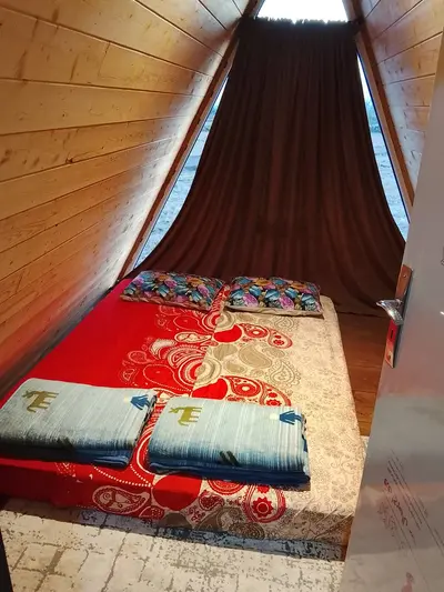 کلبه دوخوابه سوئیسی استخردار آبگرم جزیره 2