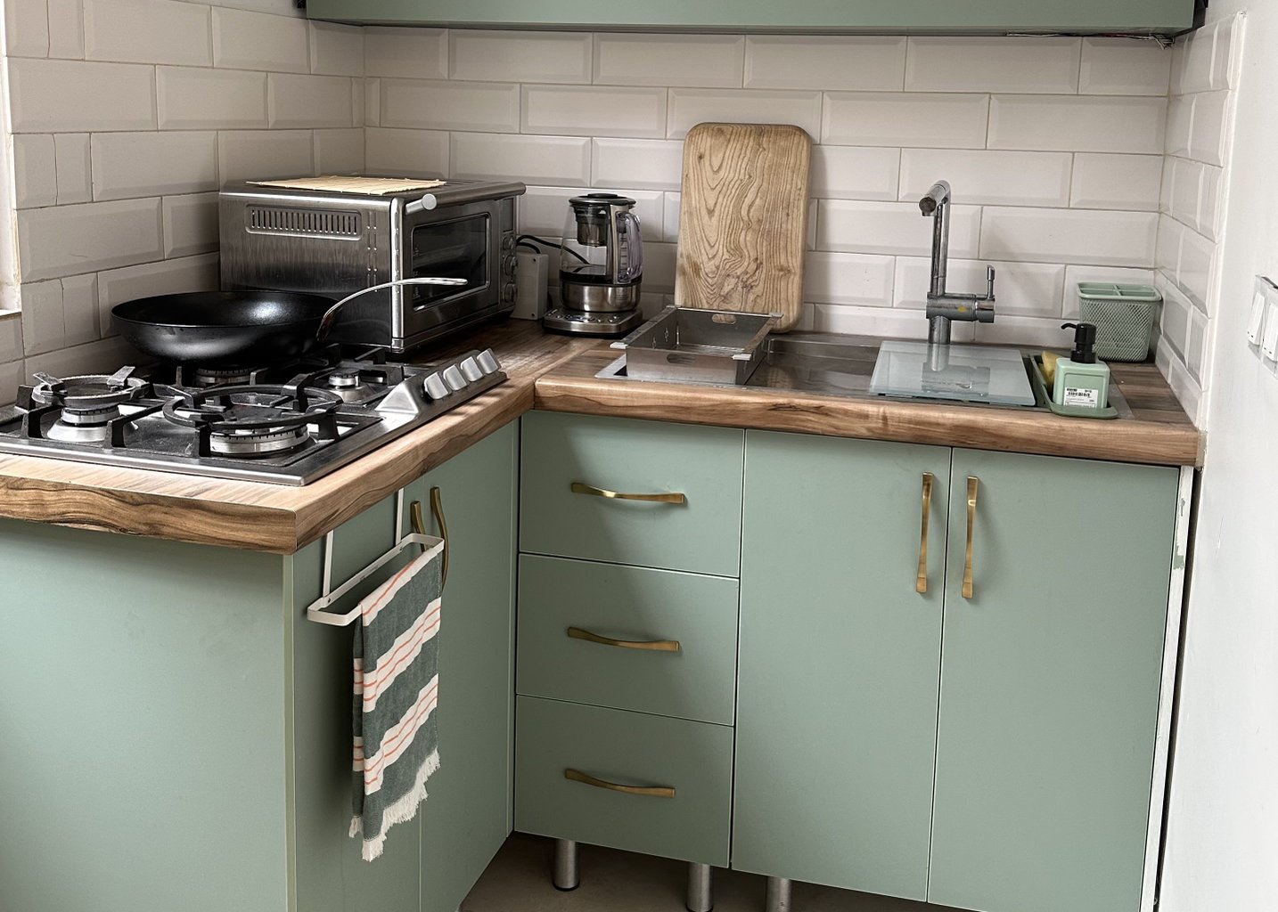 آپارتمان یک خوابه ملافه سفید دوپامین