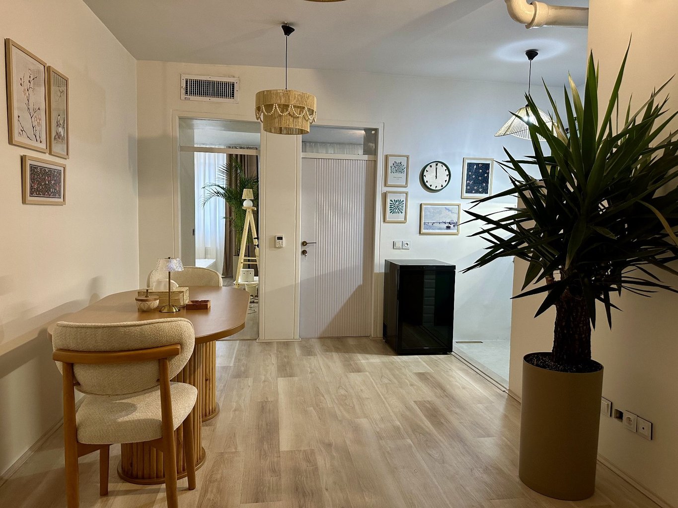 آپارتمان دوخوابه ملافه سفید