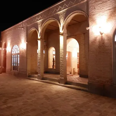 بومگردی عمارت ساعتی - واحد زمرد