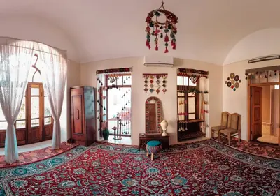 بومگردی عمارت ساعتی - واحد زمرد