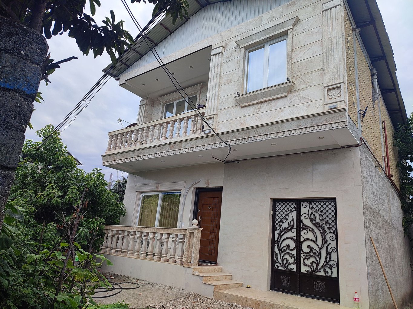 یک خوابه بام های سفالی