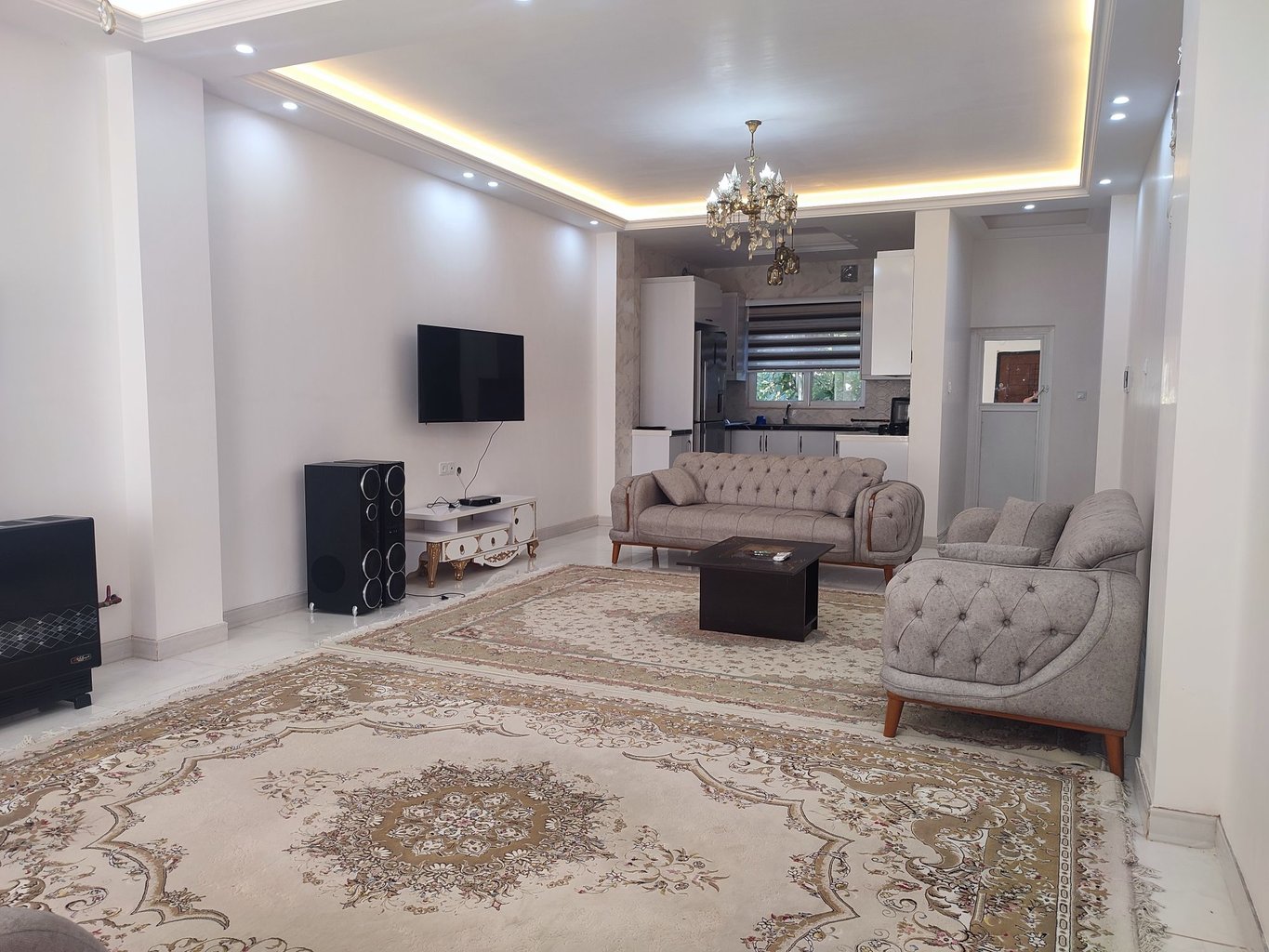 یک خوابه بام های سفالی