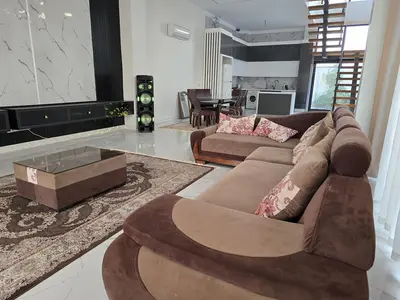 ویلا سه خوابه استخردار زنبق 1