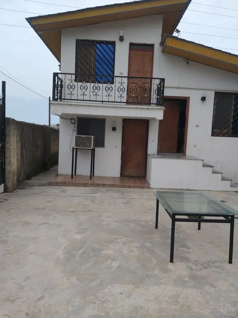 سوئیت یک خوابه روستایی صدف 1 - حیاط رو به ساختمان