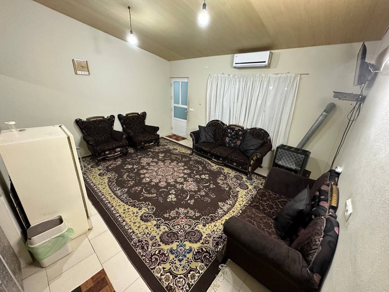 ویلا یک خوابه باغچه سبز - واحد ۲ - پذیرایی وحال