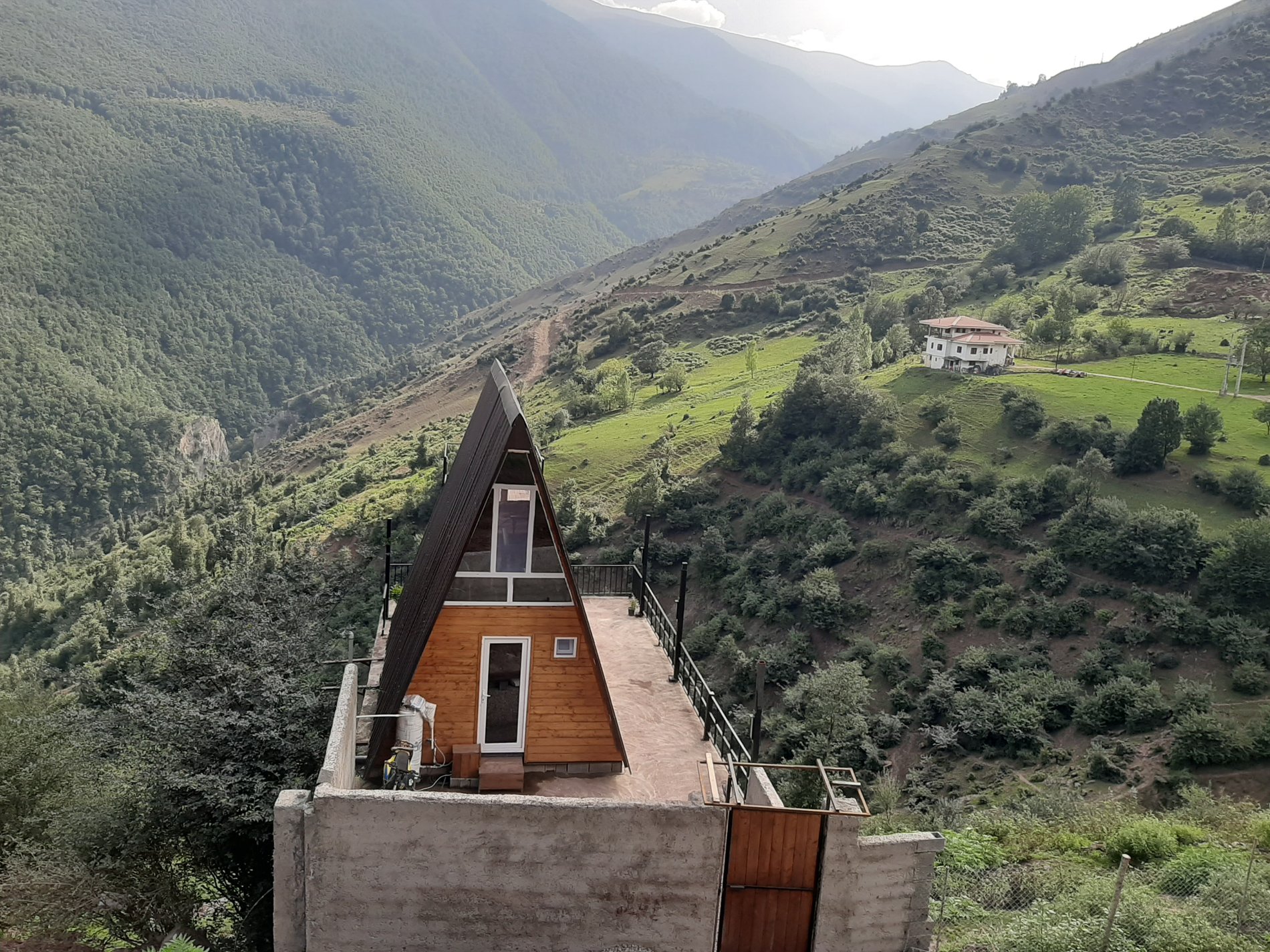 کلبه یک خوابه سوئیسی تمشک دره