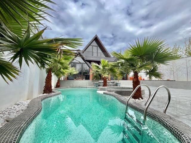 سه خوابه سوئیسی استخردار آبگرم هاوایی