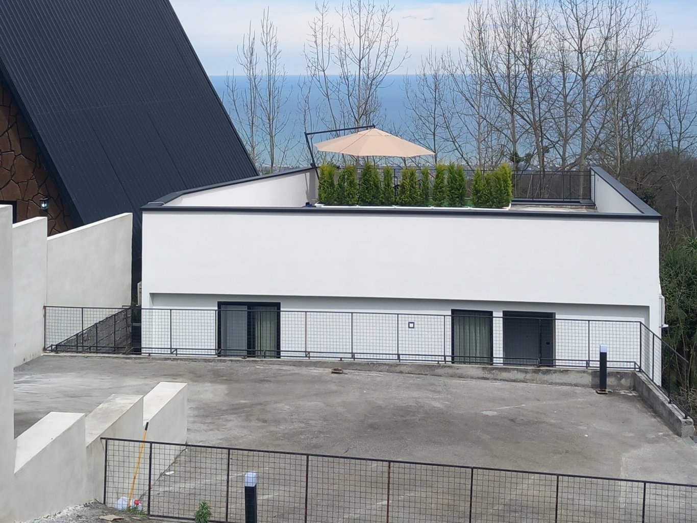 ویلا  دو خوابه با روف گاردن و وان جکوزی در اربه کله رامسر