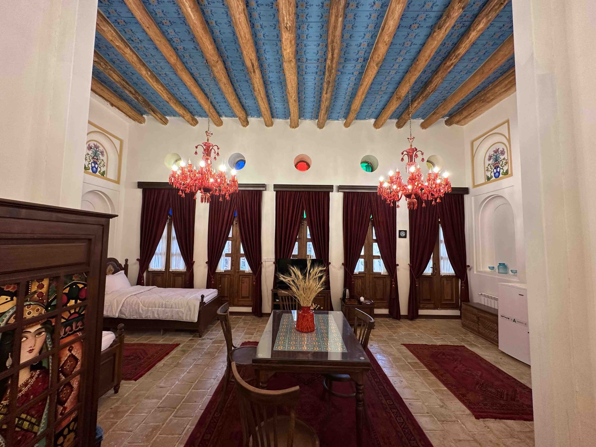 بوم گردی عمارت مهدی قلی خان - واحد صفویه - سالن اقامتگاه صفویه