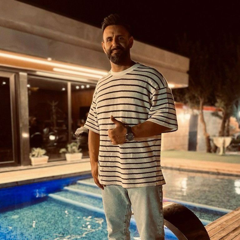 تصویر پروفایل میزبان