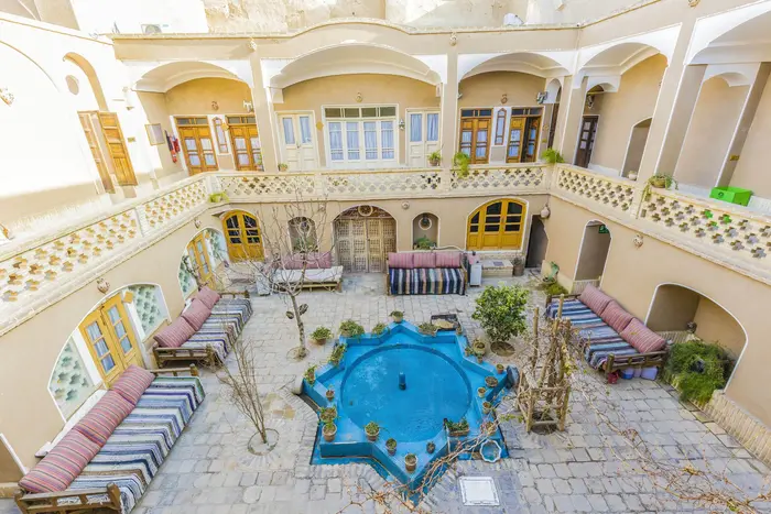 بوم گردی خانه نقلی - اتاق چهار تخته 2