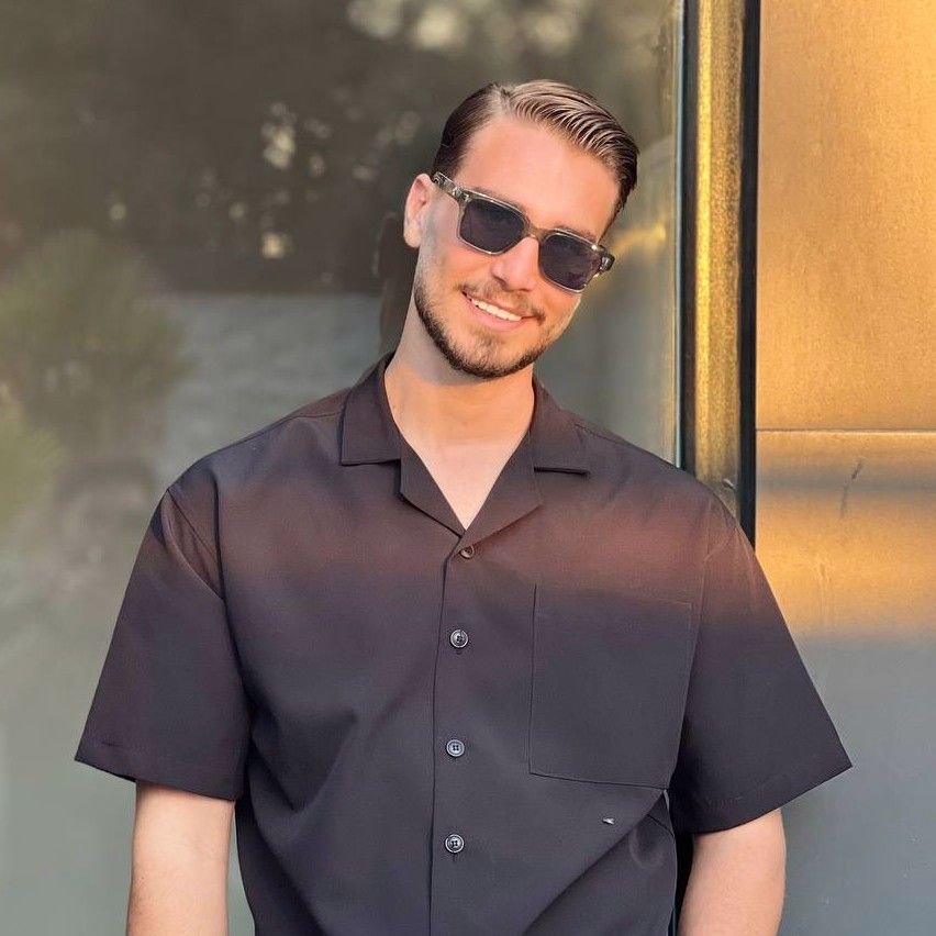 تصویر پروفایل میزبان