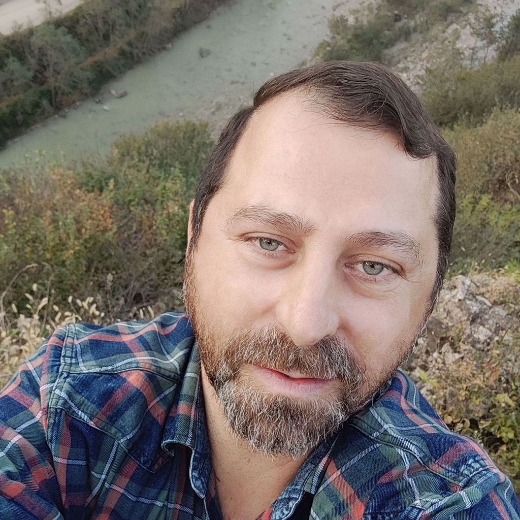 تصویر پروفایل میزبان