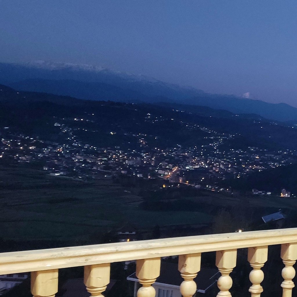 تصویر پروفایل میزبان