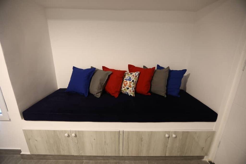 یک خوابه بادگیر سفید طبقه 2